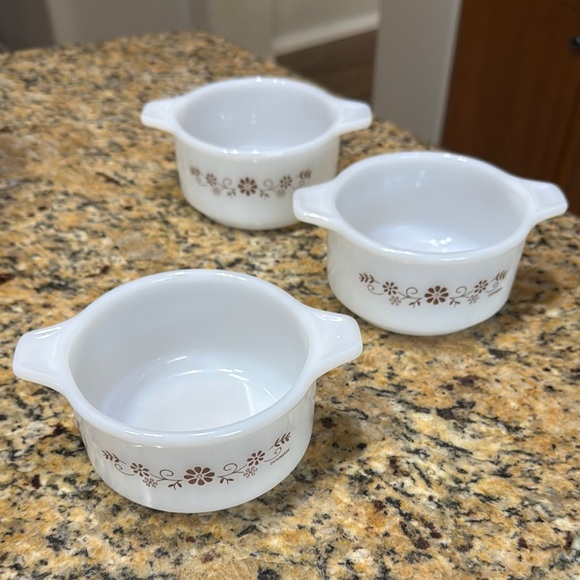 Vintage DYNAWARE PYR-O-REY Brown Daisy Small‎ Bowl Casserole Milk Glass 4 1/2" - Picture 1 of 14